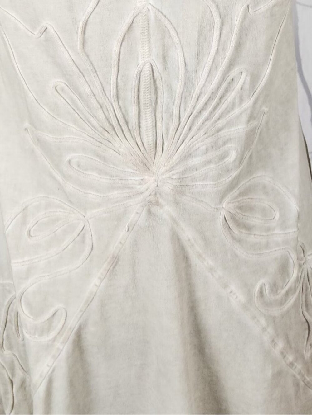 Gretty Zeuger Beige Wash Textured Floral Embroidered V-Neck Tunic - Picture 6 of 9